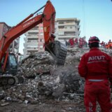 Umrla žena koja je spasena u Turskoj posle 100 sati provedenih pod ruševinama 9