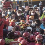 Spasilački timovi u Turskoj izvukli žive pet članova jedne porodice 12