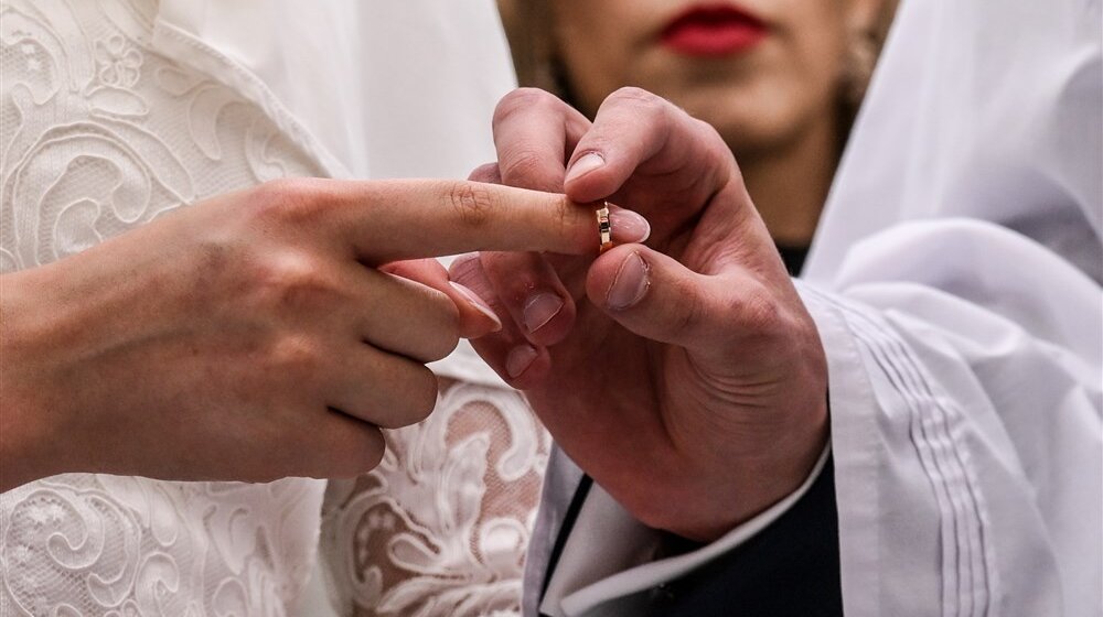 U brak tek sa 18 godina: Stupio na snagu novi zakon u Engleskoj i Velsu 1