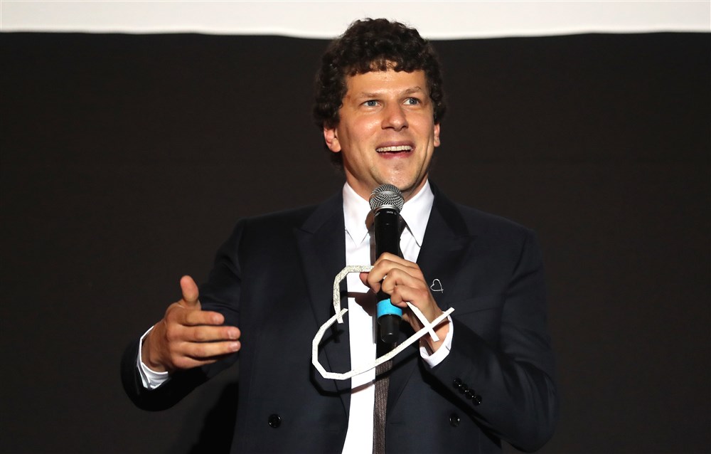 Džesi Ajzenberg je savetovao Fina Vulfharda kako da se bori sa napadima panike tokom snimanja 2 Džesi Ajzenberg je savetovao Fina Vulfharda kako da se bori sa napadima panike tokom snimanja 2