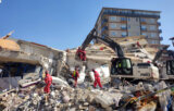 MUP: Srpski spasilački tim u Turskoj sa kolegama iz Italije traga za preživelima u zemljotresu (FOTO) 4