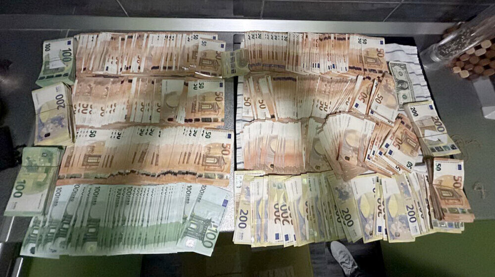 Uhapšeno 16 osoba zbog sumnje na složene finansijske prevare na Internetu 1