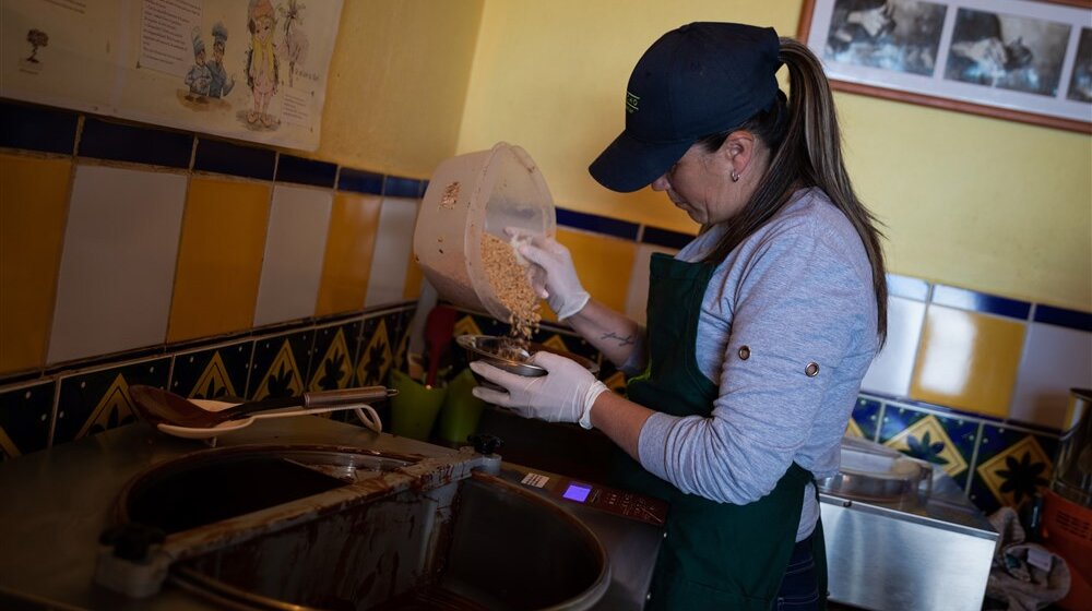 Upali u rezervoar sa čokoladom od koje se prave tviks i snikers 1