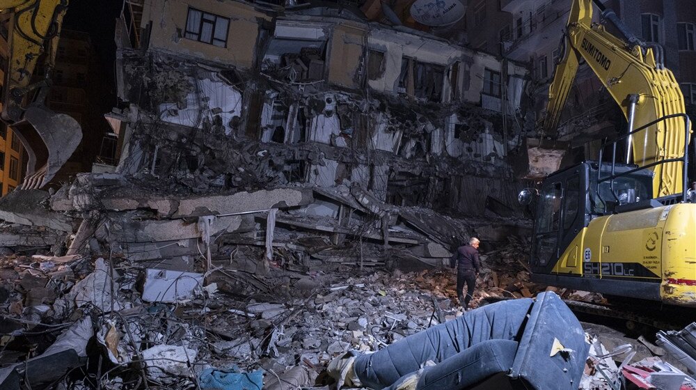 Novorođenče spaseno ispod ruševina u Siriji 1