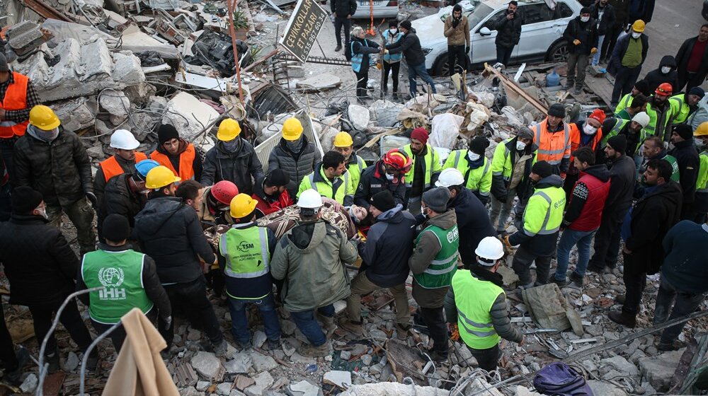 "Bilo mi je teško da ne zaplačem dok sam slikao": Kako je nastala fotografija zemljotresa koja je obišla svet 1