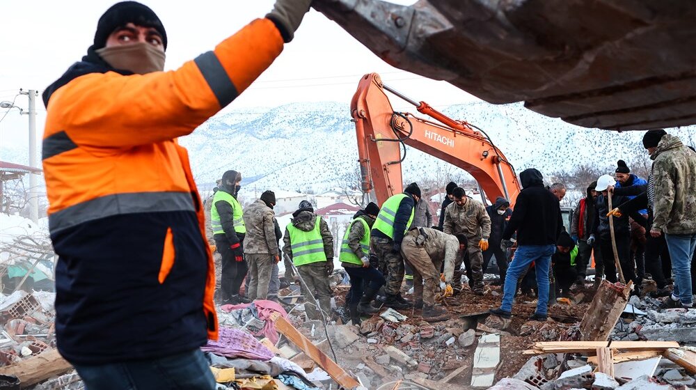 Aplauzi, neverica – žena spasena čak 122 sata posle zemljotresa 1