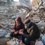 (VIDEO) Izvučen živ iz ruševina u Turskoj sa cigaretom u ustima 3