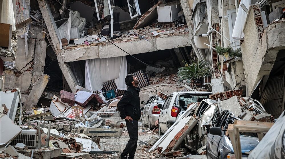 “Plač ispod ruševina čuo se danima pre nego što je utihno”: Zemljotres u Siriji učinio da decenija rata izgleda kao “kap u moru” 1