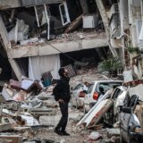 “Plač ispod ruševina čuo se danima pre nego što je utihno”: Zemljotres u Siriji učinio da decenija rata izgleda kao “kap u moru” 16