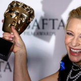 Dodela nagrada Britanske akademije za filmsku i televizijsku umetnost (Bafta) okupila najveće filmske zvezde (FOTO) 11