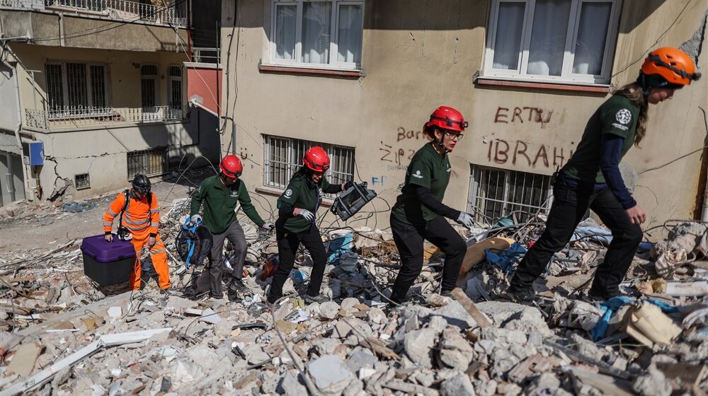 Tursku pogodila dva snažna zemljotresa: 11 osoba poginulo, više od 290 povređenih (VIDEO) 1