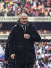 (FOTO) "Ura, ura, ura": Putin se obratio prisutnima na proratnoj svečanosti na stadionu u Moskvi 9