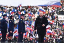 (FOTO) "Ura, ura, ura": Putin se obratio prisutnima na proratnoj svečanosti na stadionu u Moskvi 11