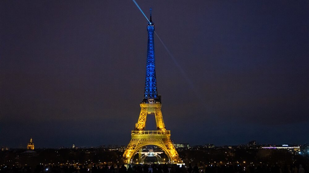 Svet u bojama zastave Ukrajine: Značajne građevine sinoć su bile obasjane plavom i žutom svetlošću (FOTO) 1