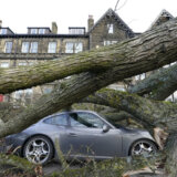 Moćna oluja Oto izazvala štetu i poremetila saobraćaj na severu Evrope 7
