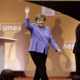 Angela Merkel primila nagradu UNESKO-a za mir 2