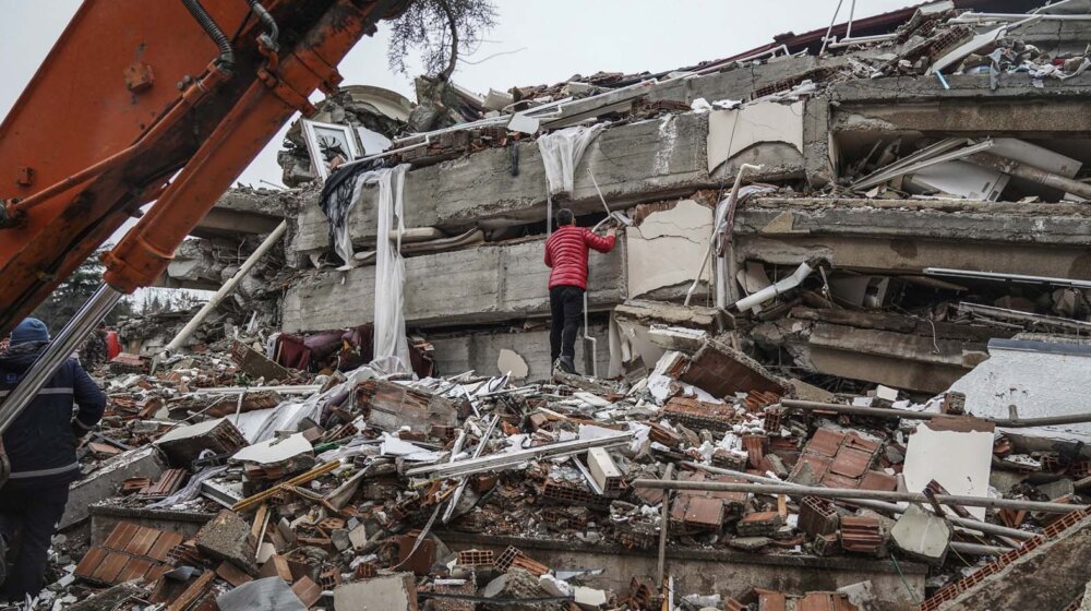 U Turskoj hapšenja graditelja zgrada srušenih u zemljotresu 1