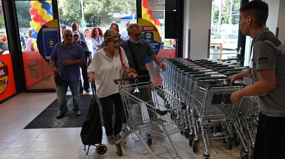Plate, penzije, novac za decu: Vučićev predizborni motor na inflatorno gorivo 1