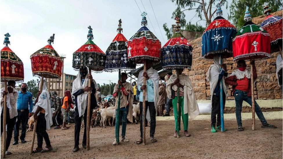 Kalendar 2023: Ljudi žive u više vremenskih tokova 7 Ethiopian Orthodox devotees are pictured during a procession on the eve of the Ethiopian New Year, in the city of Mekele, Ethiopia, on 10 September, 2020