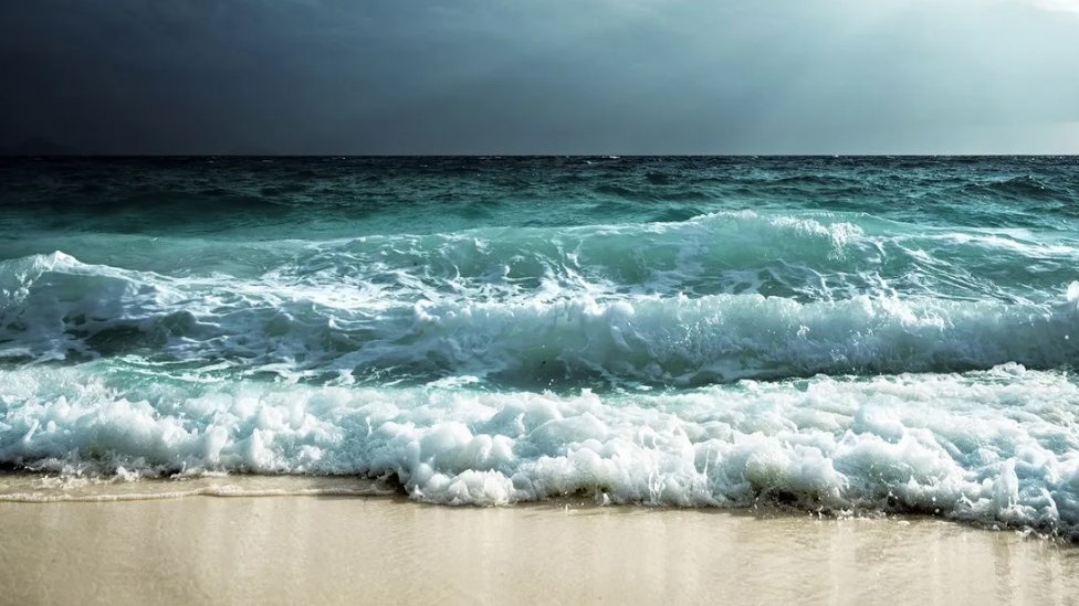 Psihologija: Mesečeva moć koja menja raspoloženje 3 Gravitaciono privlačenje Meseca je ono što uzrokuje dnevne plime i oseke svetskih okeana i mora