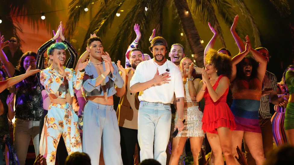 Gremi 2023. i muzika: Bijonse ušla u istoriju, Hari Stajls osvojio nagradu za album godine 6 Bad Bunny performs at the Grammys