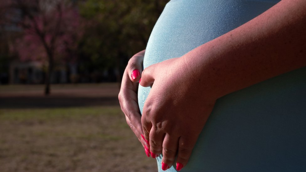 Rusija i žene: „Avion pun trudnica" - Ruskinje masovno dolaze u Argentinu da se porode 1 trudnica