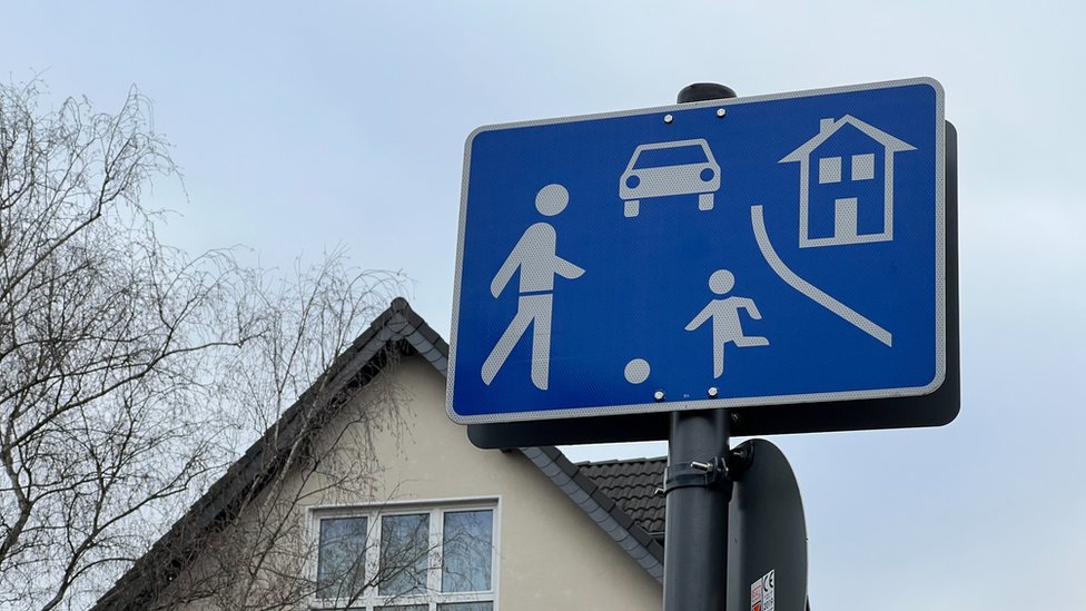 Srbija: Zašto je sporan i povučen spot kampanje za bezbednost u saobraćaju u Beogradu 2 Zona usporenog saobraćaja