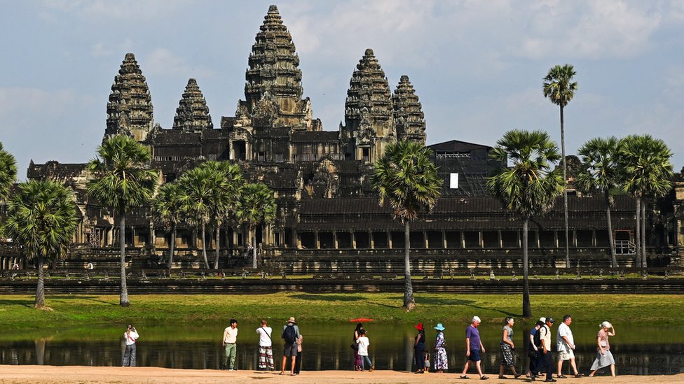 turisti ispred Angkor Vat hrama