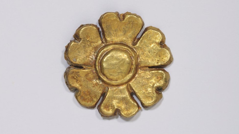 Velika Britanija i kriminal: Ukradeni dragulji kambodžanske kraljevske porodice iznenada se pojavili u Londonu 1 jedan komad nakita