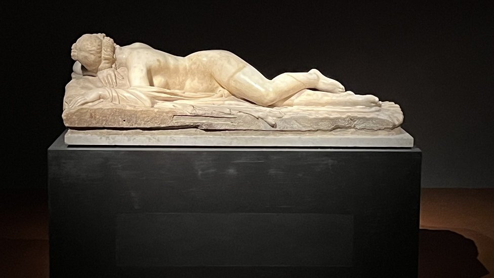 Skulptura Usnuli hermafrodit čuva se u galeriji Ufici u Firenci