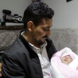 Zemljotres u Siriji: Beba rođena ispod ruševina našla dom, usvojili je tetka i teča 3