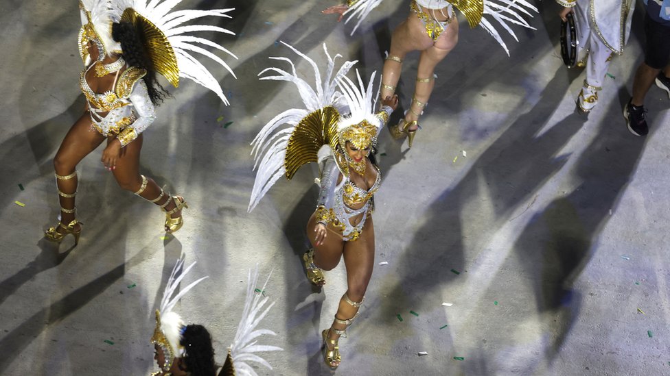 Brazil: Povratak najpoznatijeg karnevala na svetu - ulice Rio de Žaneira ponovo razigrane i šarene 4 Karneval u Riju