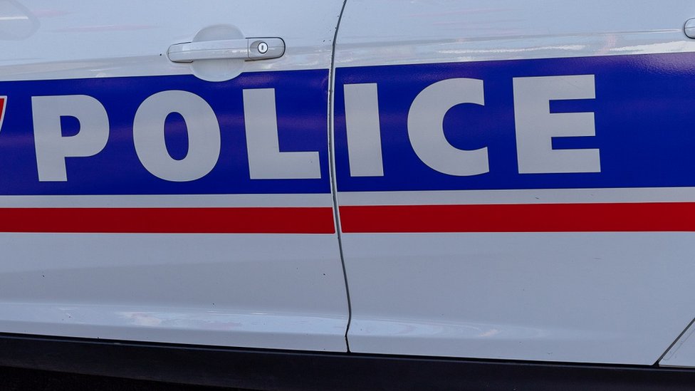 Zločin i Francuska: Učenik na smrt izbo profesorku tokom časa 1 A French police car