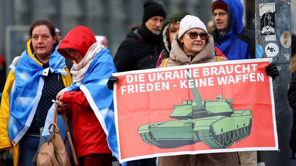 Rusija i Ukrajina: EU usvojila novi paket sankcija prema Rusiji, vazdušna opasnost širom Ukrajine 4 Skup solidarnosti u Berlinu