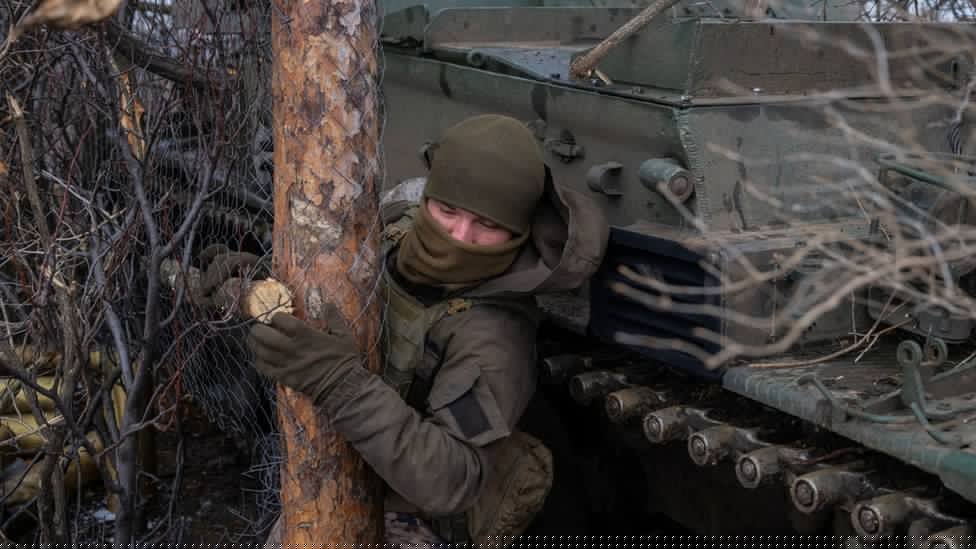 Rusija i Ukrajina: EU usvojila novi paket sankcija prema Rusiji, vazdušna opasnost širom Ukrajine 2 vojnik