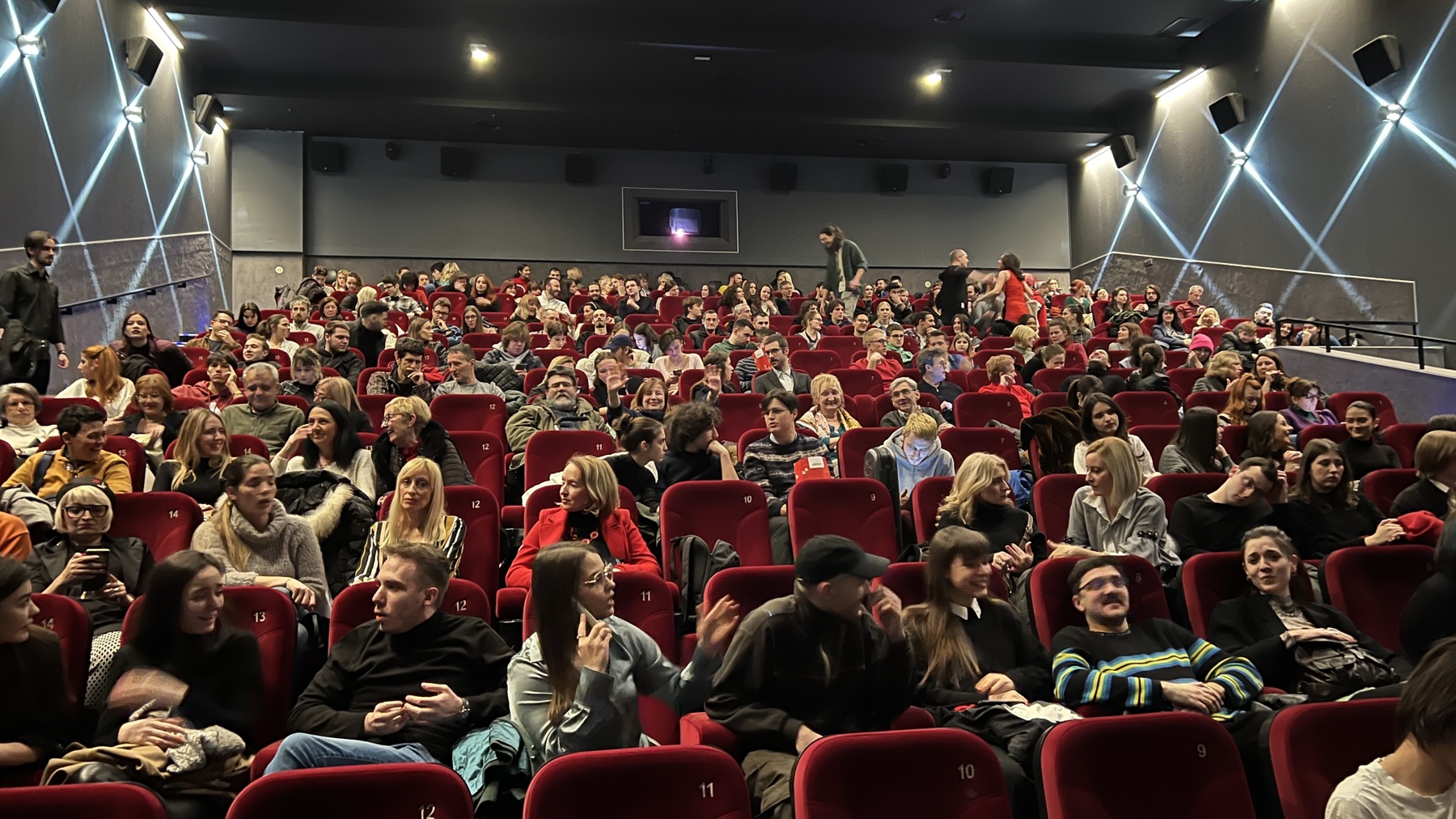 Ni malo lak zadatak sa sjajnim rezultatima - studenti FDU-a zamenili uloge rada na filmu 2