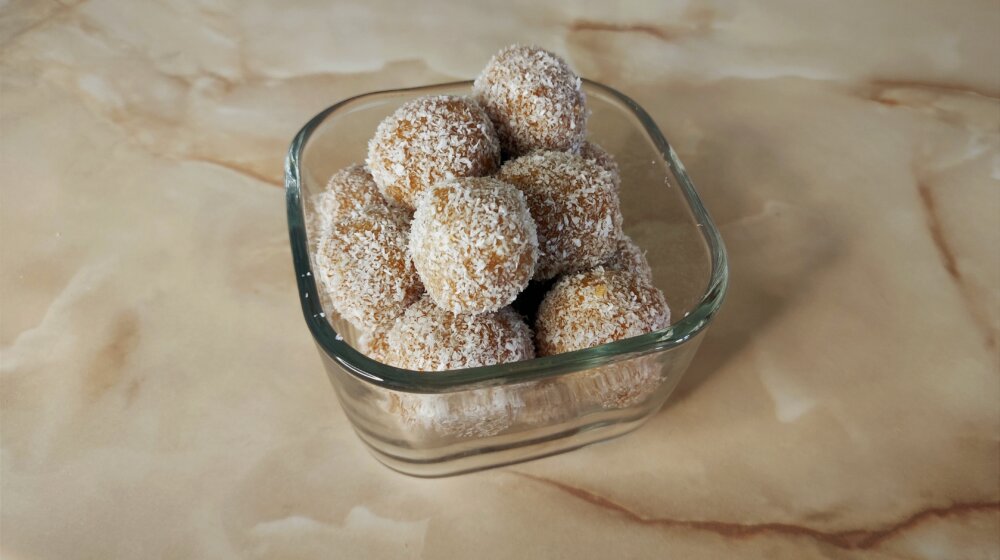 Vege recept: Badem-kokos kuglice 1
