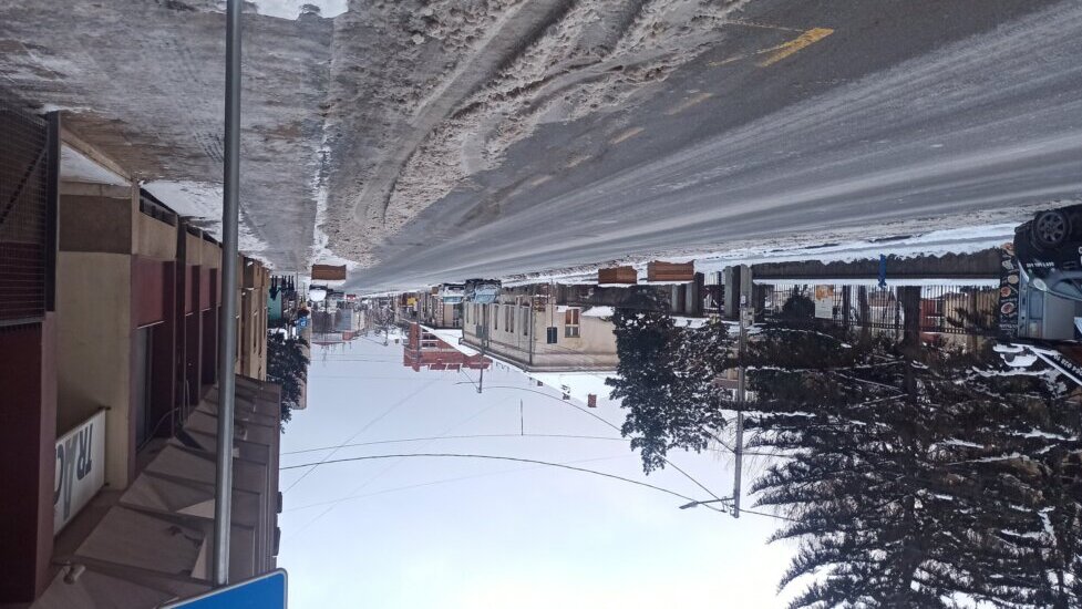 "Razumem bes sugrađana": Šta kažu Vranjanci na apel komunalaca da se čisti sneg i led sa kolovoza i trotoara 2 "Razumem bes sugrađana": Šta kažu Vranjanci na apel komunalaca da se čisti sneg i led sa kolovoza i trotoara 2