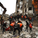 Sirijski vladini avioni bombardovali grad u blizini Alepa, nakon strašnog zemljotresa 6