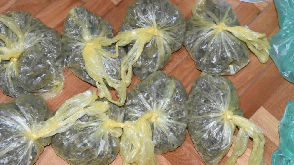 Uhapšena trojica Subotičana kod kojih je policija pronašla narkotike i oružje 1