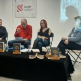 Zrenjanin: Predstavljena knjiga "Život ume da bude fer" Šimona Đarmatija 10