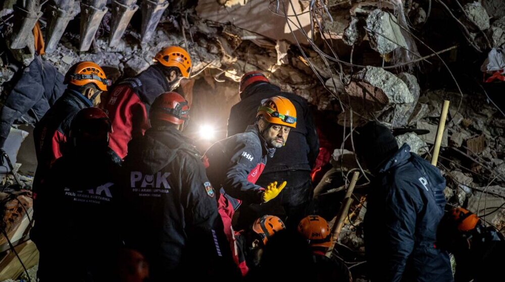 Spasioci u Turskoj izvukli muškarca koji je proveo 278 sati pod ruševinama 1