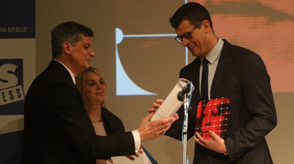 Novinaru Hrvoju Krešiću uručena nagrada za televizijsko novinarstvo "Gordana Suša" 19