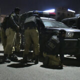 Šest ljudi poginulo u napadu na policijski štab u Karačiju, talibani preuzeli odgovornost 10
