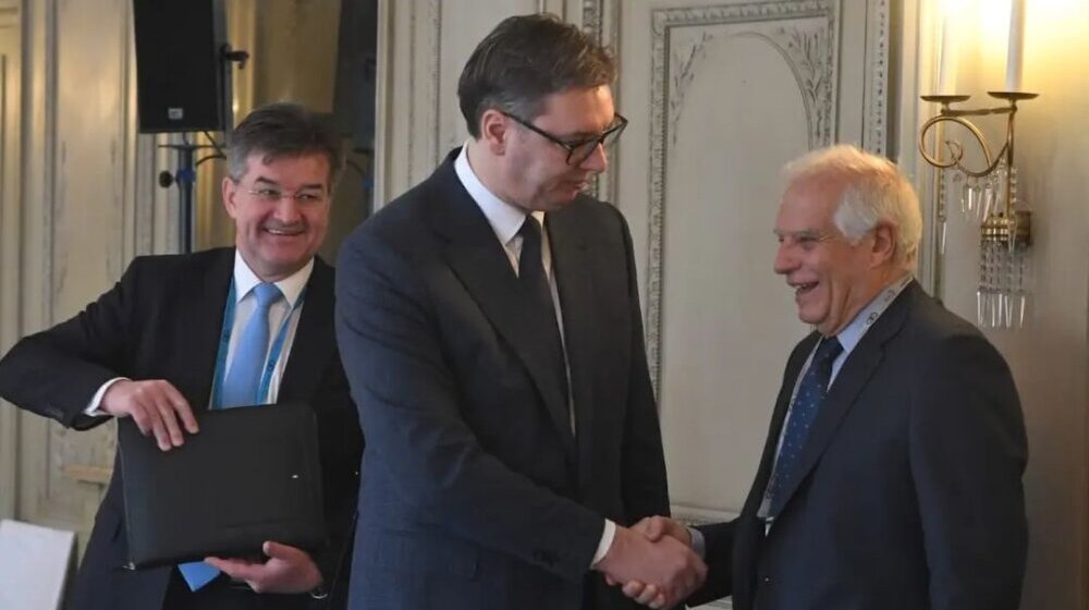 Vučićeva Instagram poruka: Da li predsednik priprema javnost za uvođenje sankcija Rusiji? 1