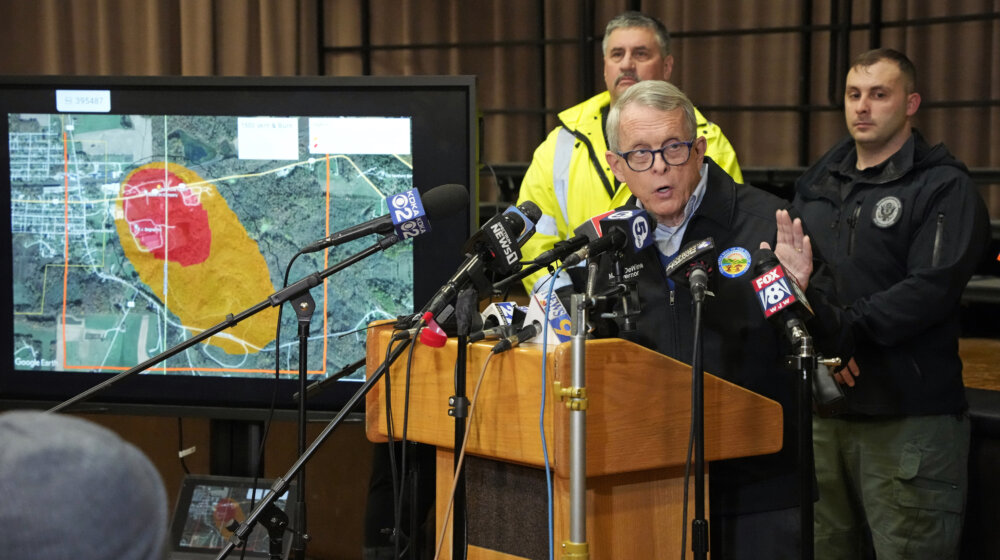 Vlasti Ohaja oslobađaju hemikalije iz iskliznulog voza, evakuacije uz upozorenje da preti smrt 1