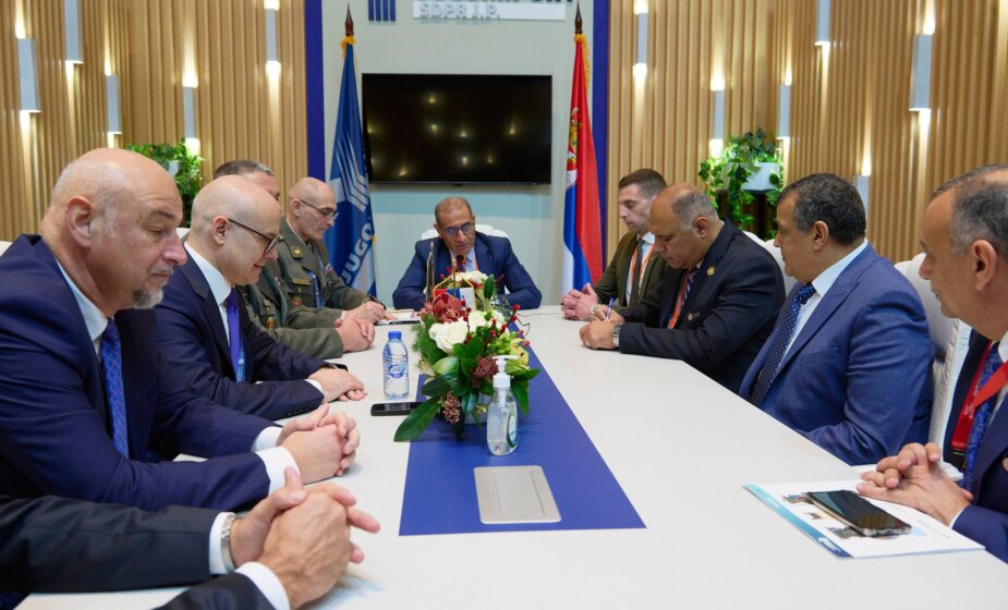 Ministar Vučević u Abu Dabiju sa vojnim zvaničnicima Egipta o saradnji 1