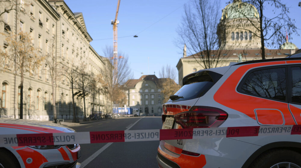 Evakuisan Parlament Švajcarske zbog čoveka s neprobojnim prslukom i eksplozivom 1