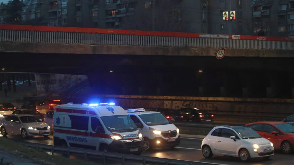 Hitna pomoć: Mladić ranjen nožem u Skadarskoj ulici 1