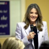 Duhovna savetnica koja je bila udata minut i po: Ko je Merijen Vilijamson, koja je najavila trku za Belu kuću? 4